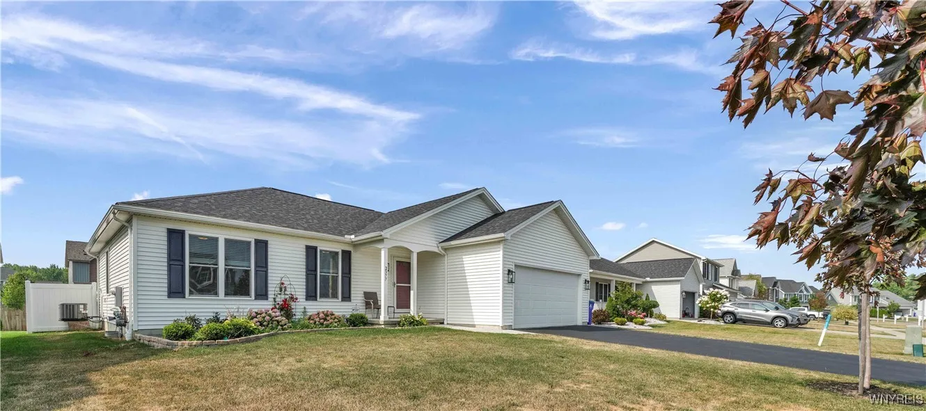 2377 Burbank Drive, Hamburg, New York 14085, Hamburg, New York 14085, 3 Bedrooms Bedrooms, 8 Rooms Rooms,2 BathroomsBathrooms,Residential,For Sale,2377 Burbank Drive, Hamburg, New York 14085,B1629640