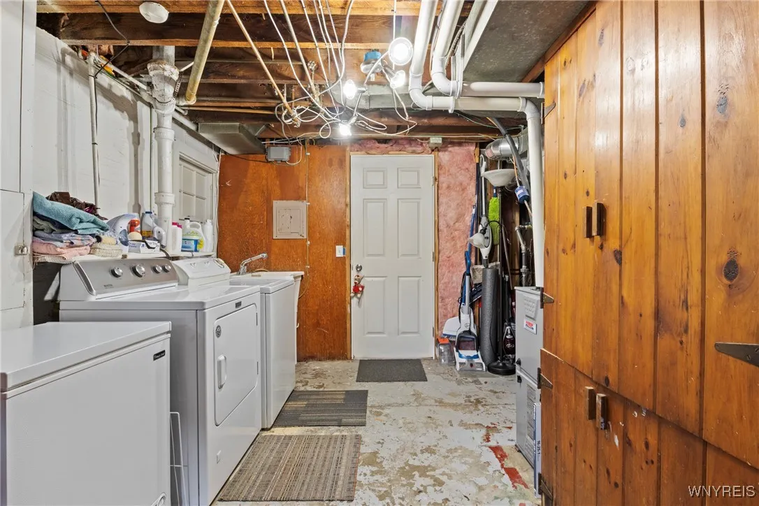 4148 South Fireside Drive N, Clarence, New York 14, Clarence, New York 14221, 4 Bedrooms Bedrooms, 10 Rooms Rooms,2 BathroomsBathrooms,Residential,For Sale,4148 South Fireside Drive N, Clarence, New York 14,B1629556