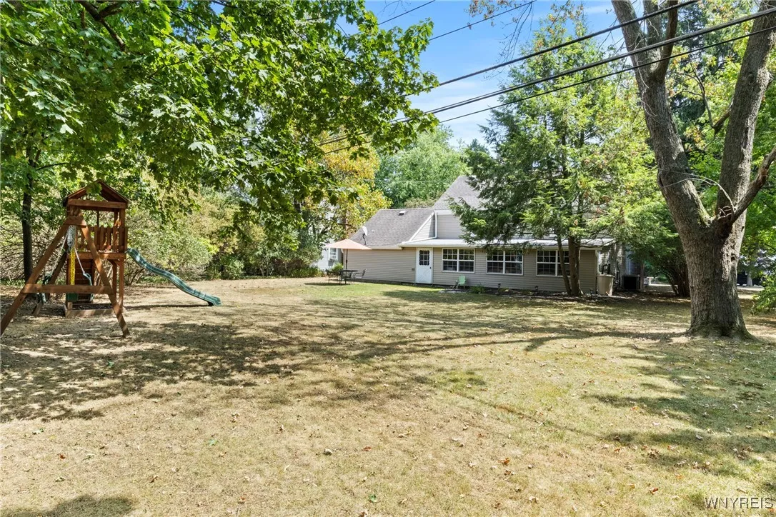 4148 South Fireside Drive N, Clarence, New York 14, Clarence, New York 14221, 4 Bedrooms Bedrooms, 10 Rooms Rooms,2 BathroomsBathrooms,Residential,For Sale,4148 South Fireside Drive N, Clarence, New York 14,B1629556