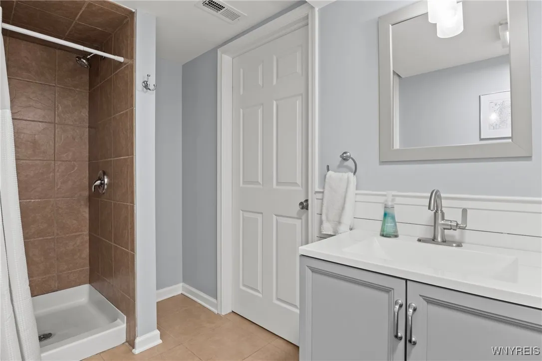 4148 South Fireside Drive N, Clarence, New York 14, Clarence, New York 14221, 4 Bedrooms Bedrooms, 10 Rooms Rooms,2 BathroomsBathrooms,Residential,For Sale,4148 South Fireside Drive N, Clarence, New York 14,B1629556