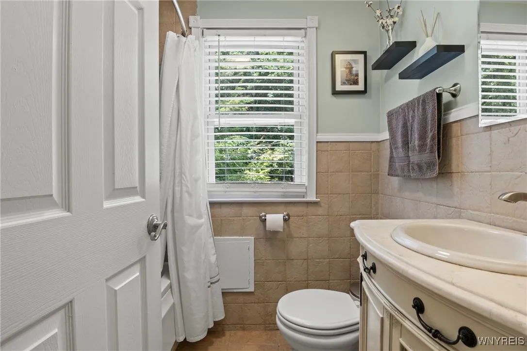 4148 South Fireside Drive N, Clarence, New York 14, Clarence, New York 14221, 4 Bedrooms Bedrooms, 10 Rooms Rooms,2 BathroomsBathrooms,Residential,For Sale,4148 South Fireside Drive N, Clarence, New York 14,B1629556