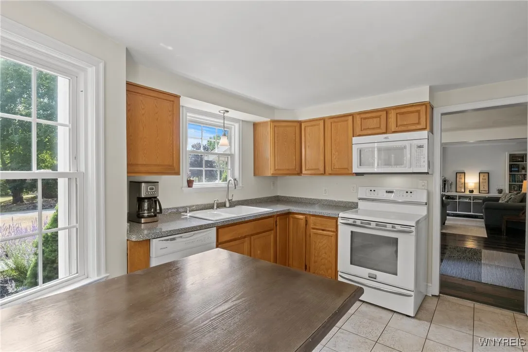 4148 South Fireside Drive N, Clarence, New York 14, Clarence, New York 14221, 4 Bedrooms Bedrooms, 10 Rooms Rooms,2 BathroomsBathrooms,Residential,For Sale,4148 South Fireside Drive N, Clarence, New York 14,B1629556