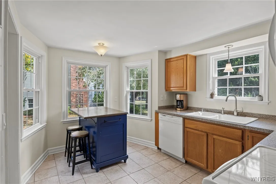 4148 South Fireside Drive N, Clarence, New York 14, Clarence, New York 14221, 4 Bedrooms Bedrooms, 10 Rooms Rooms,2 BathroomsBathrooms,Residential,For Sale,4148 South Fireside Drive N, Clarence, New York 14,B1629556
