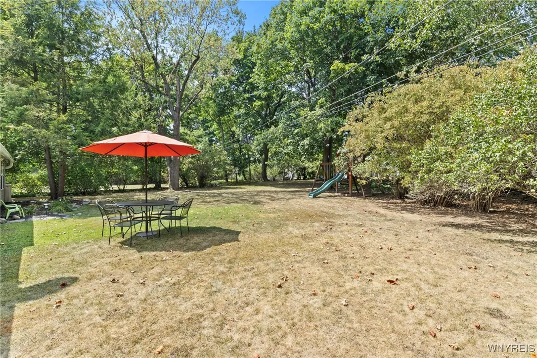 4148 South Fireside Drive N, Clarence, New York 14, Clarence, New York 14221, 4 Bedrooms Bedrooms, 10 Rooms Rooms,2 BathroomsBathrooms,Residential,For Sale,4148 South Fireside Drive N, Clarence, New York 14,B1629556