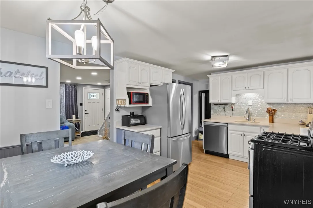 Dining/Kitchen Area