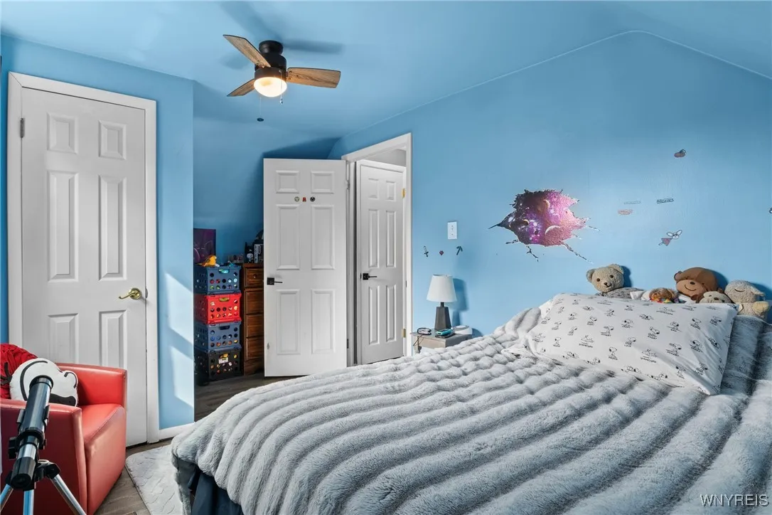 3rd Bedroom (Upstairs)