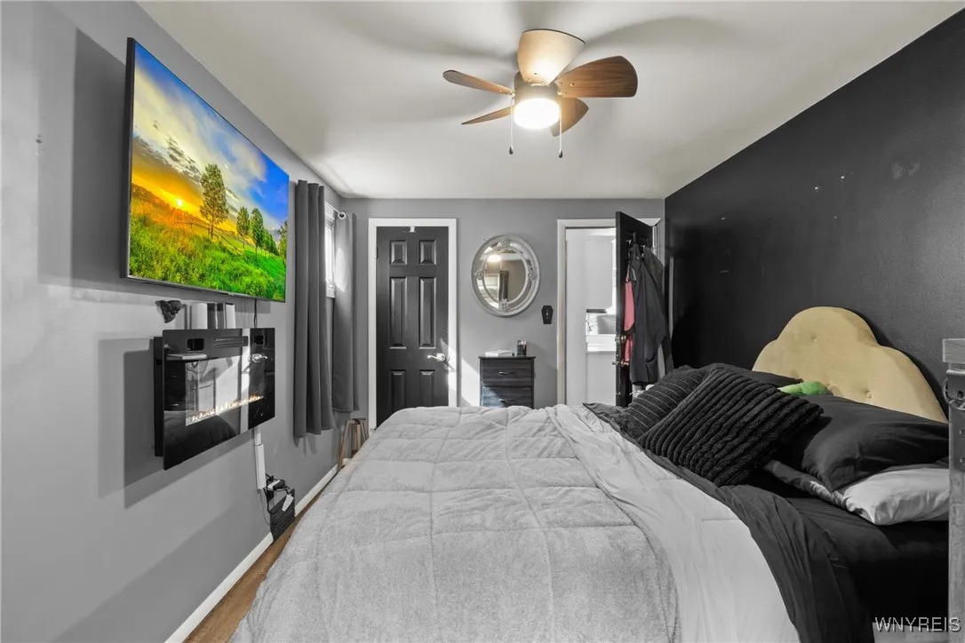 Primary Bedroom (1st Floor)
