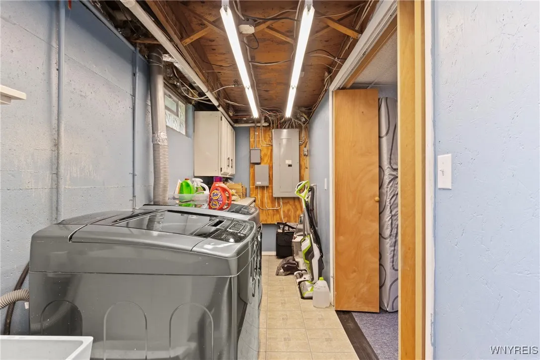 89 West Cherbourg Drive, Cheektowaga, New York 142, Cheektowaga, New York 14227, 3 Bedrooms Bedrooms, 6 Rooms Rooms,1 BathroomBathrooms,Residential,Closed,89 West Cherbourg Drive, Cheektowaga, New York 142,0,B1629729