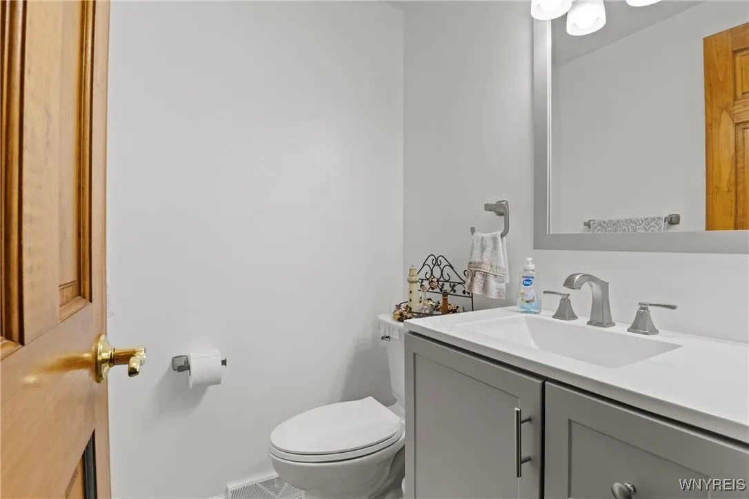 89 West Cherbourg Drive, Cheektowaga, New York 142, Cheektowaga, New York 14227, 3 Bedrooms Bedrooms, 6 Rooms Rooms,1 BathroomBathrooms,Residential,Closed,89 West Cherbourg Drive, Cheektowaga, New York 142,0,B1629729