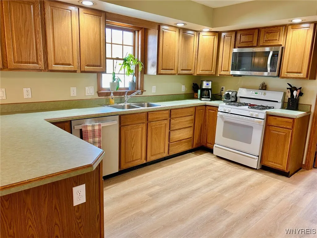 73 North Water Street, Pike, New York 14066, Pike, New York 14066, 4 Bedrooms Bedrooms, 10 Rooms Rooms,2 BathroomsBathrooms,Residential,Closed,73 North Water Street, Pike, New York 14066,0,B1629750