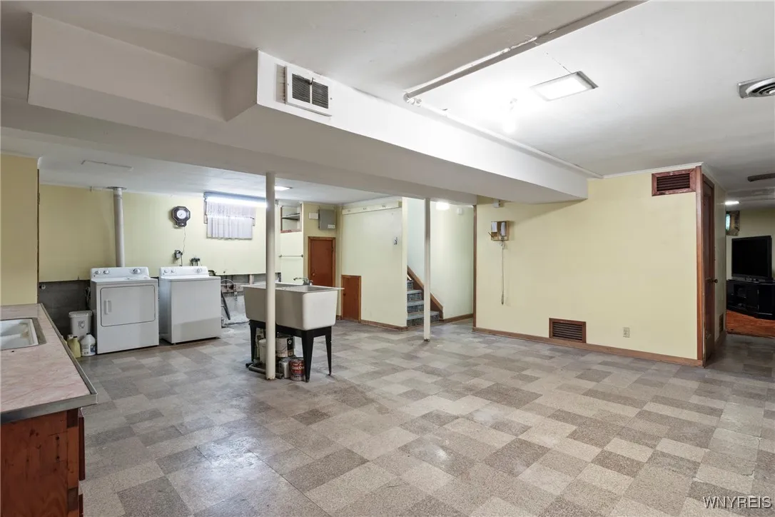 235 72nd Street, Niagara Falls, New York 14304, Niagara Falls, New York 14304, 3 Bedrooms Bedrooms, 5 Rooms Rooms,2 BathroomsBathrooms,Residential,Closed,235 72nd Street, Niagara Falls, New York 14304,0,B1627429