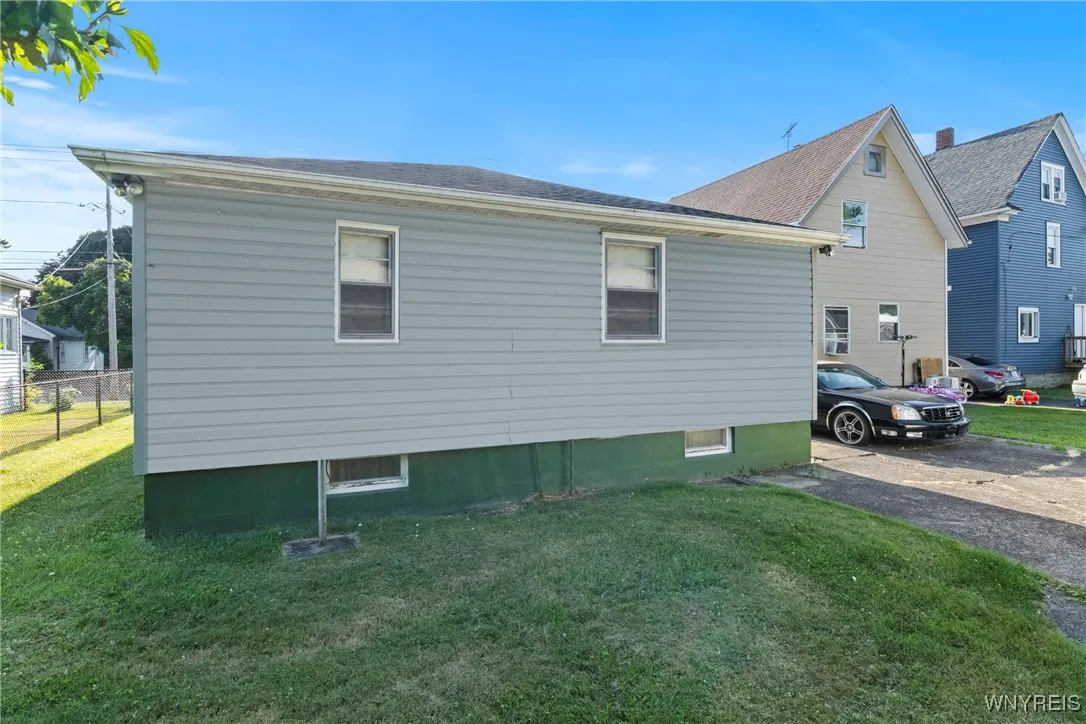 235 72nd Street, Niagara Falls, New York 14304, Niagara Falls, New York 14304, 3 Bedrooms Bedrooms, 5 Rooms Rooms,2 BathroomsBathrooms,Residential,Closed,235 72nd Street, Niagara Falls, New York 14304,0,B1627429