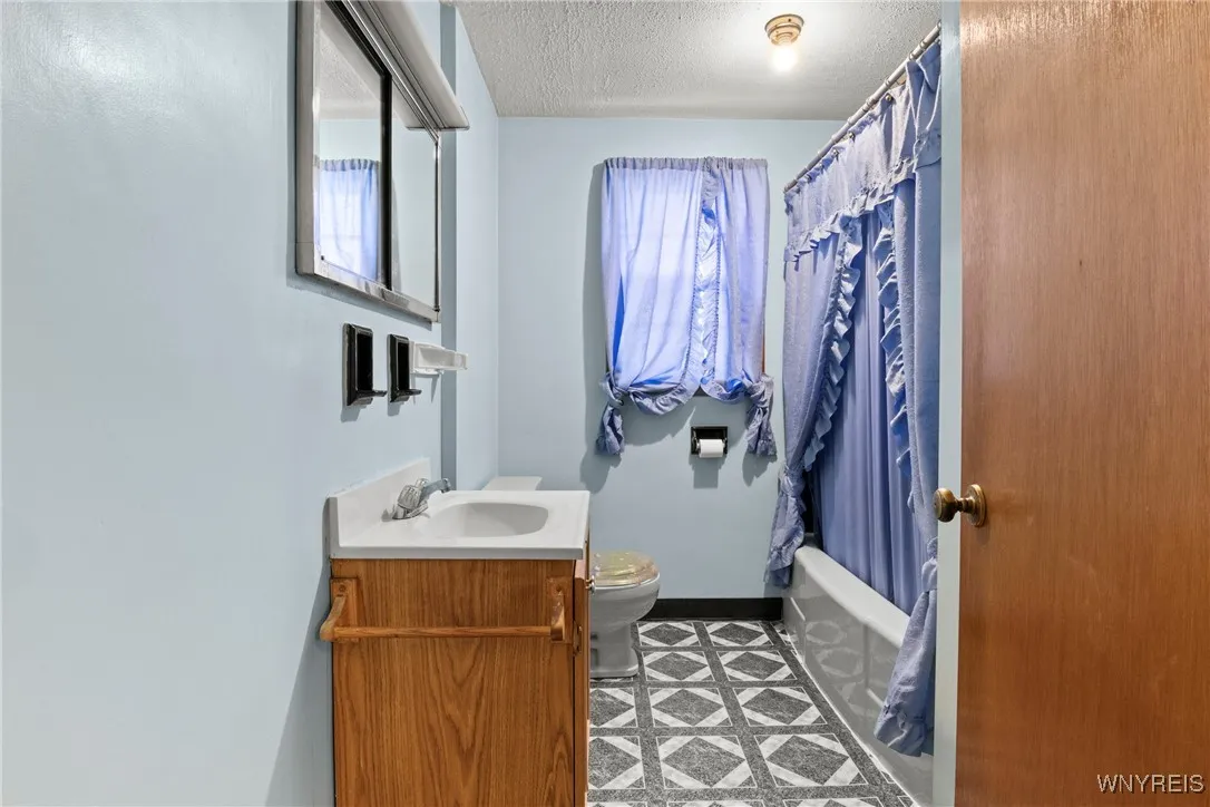 235 72nd Street, Niagara Falls, New York 14304, Niagara Falls, New York 14304, 3 Bedrooms Bedrooms, 5 Rooms Rooms,2 BathroomsBathrooms,Residential,Closed,235 72nd Street, Niagara Falls, New York 14304,0,B1627429