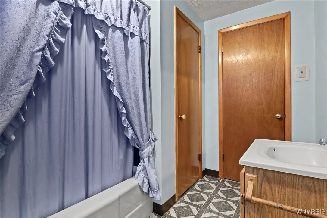235 72nd Street, Niagara Falls, New York 14304, Niagara Falls, New York 14304, 3 Bedrooms Bedrooms, 5 Rooms Rooms,2 BathroomsBathrooms,Residential,Closed,235 72nd Street, Niagara Falls, New York 14304,0,B1627429