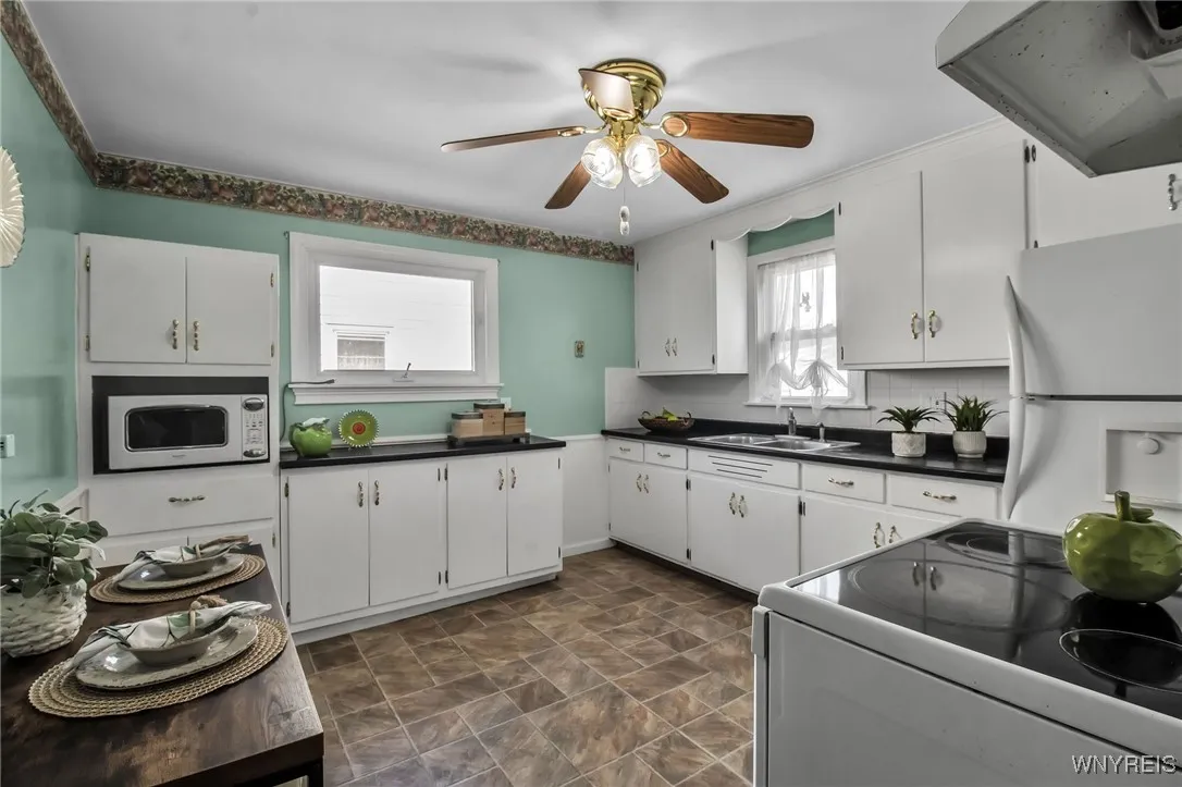 361 Roesch Avenue, Buffalo, New York 14207, Buffalo, New York 14207, 3 Bedrooms Bedrooms, 6 Rooms Rooms,1 BathroomBathrooms,Residential,Closed,361 Roesch Avenue, Buffalo, New York 14207,0,B1629430
