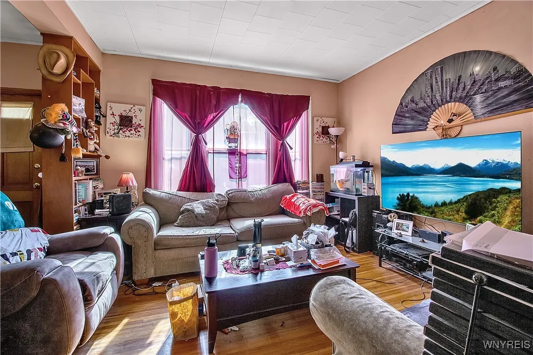 28 Tuxedo Place, Buffalo, New York 14207, Buffalo, New York 14207, 4 Bedrooms Bedrooms, ,2 BathroomsBathrooms,Residential,For Sale,28 Tuxedo Place, Buffalo, New York 14207,0,B1629705