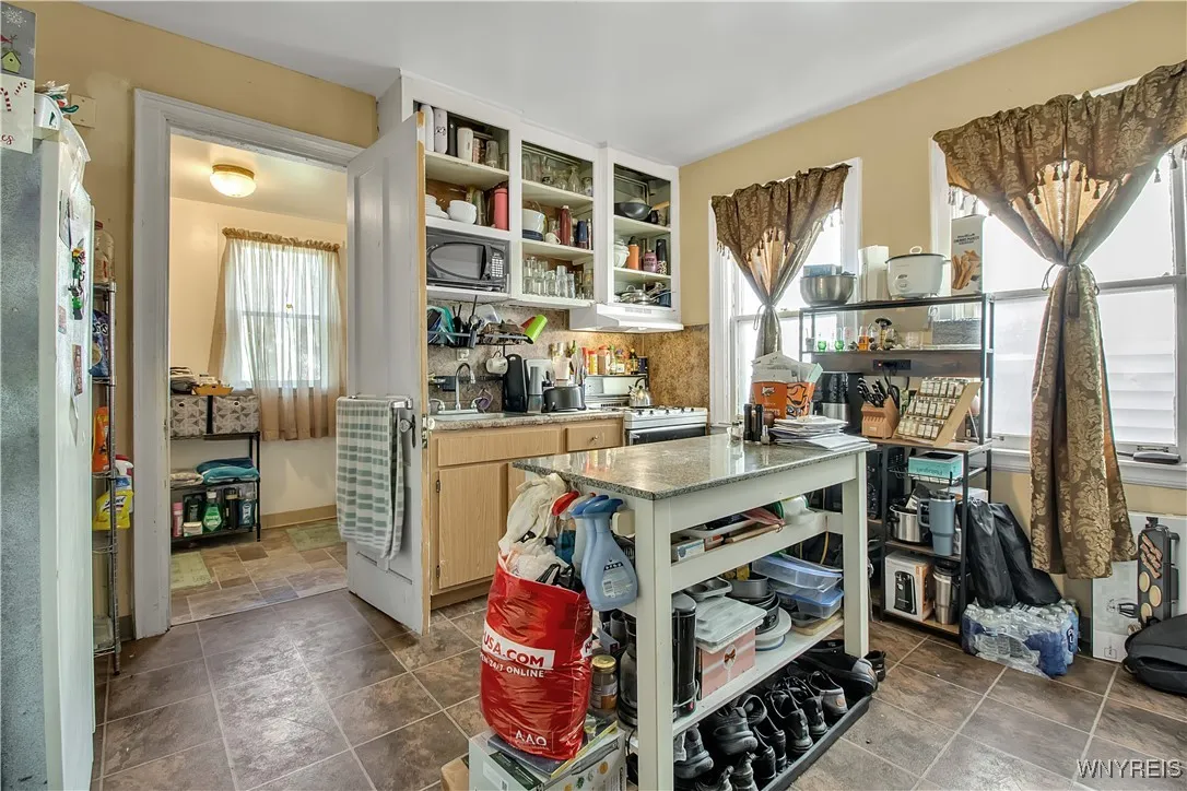 28 Tuxedo Place, Buffalo, New York 14207, Buffalo, New York 14207, 4 Bedrooms Bedrooms, ,2 BathroomsBathrooms,Residential,For Sale,28 Tuxedo Place, Buffalo, New York 14207,0,B1629705