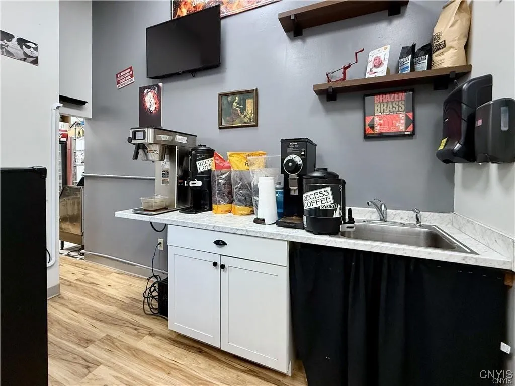 725 Irving Avenue, Syracuse, New York 13210, Syracuse, New York 13210, ,Commercial Sale,For Sale,725 Irving Avenue, Syracuse, New York 13210,0,S1629763