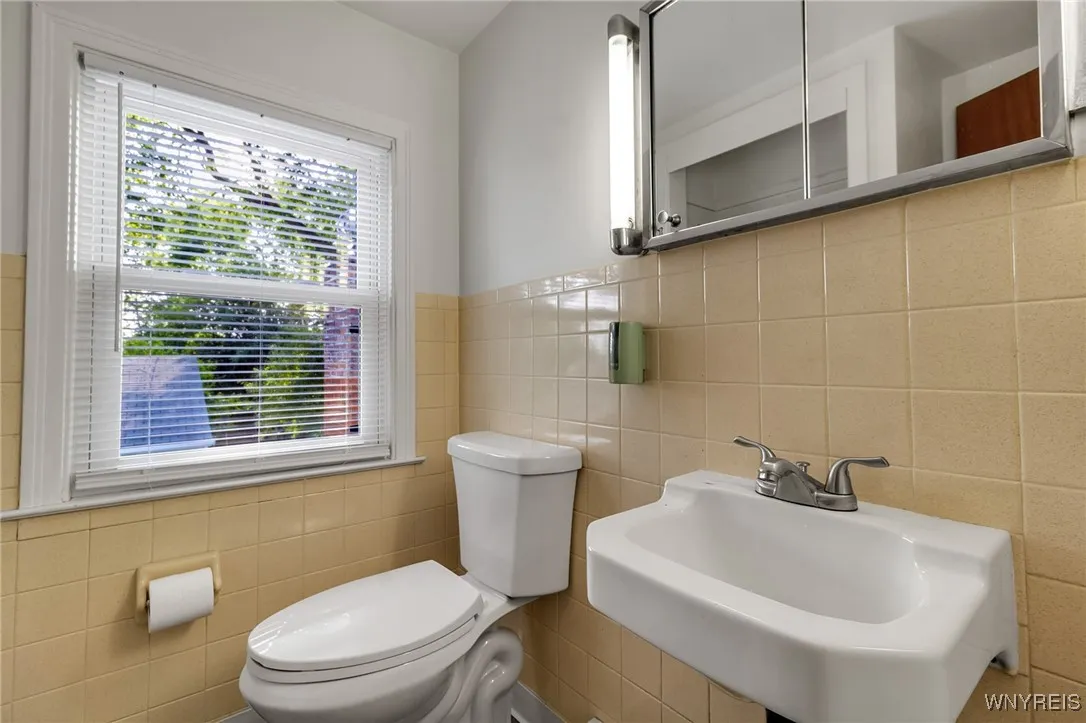 41 Fairfield Avenue, Tonawanda, New York 14223, Tonawanda, New York 14223, 3 Bedrooms Bedrooms, 7 Rooms Rooms,1 BathroomBathrooms,Residential,For Sale,41 Fairfield Avenue, Tonawanda, New York 14223,B1629844