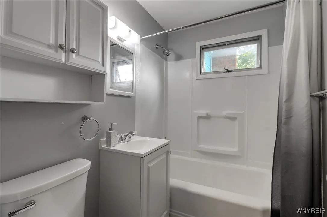 41 Fairfield Avenue, Tonawanda, New York 14223, Tonawanda, New York 14223, 3 Bedrooms Bedrooms, 7 Rooms Rooms,1 BathroomBathrooms,Residential,For Sale,41 Fairfield Avenue, Tonawanda, New York 14223,B1629844