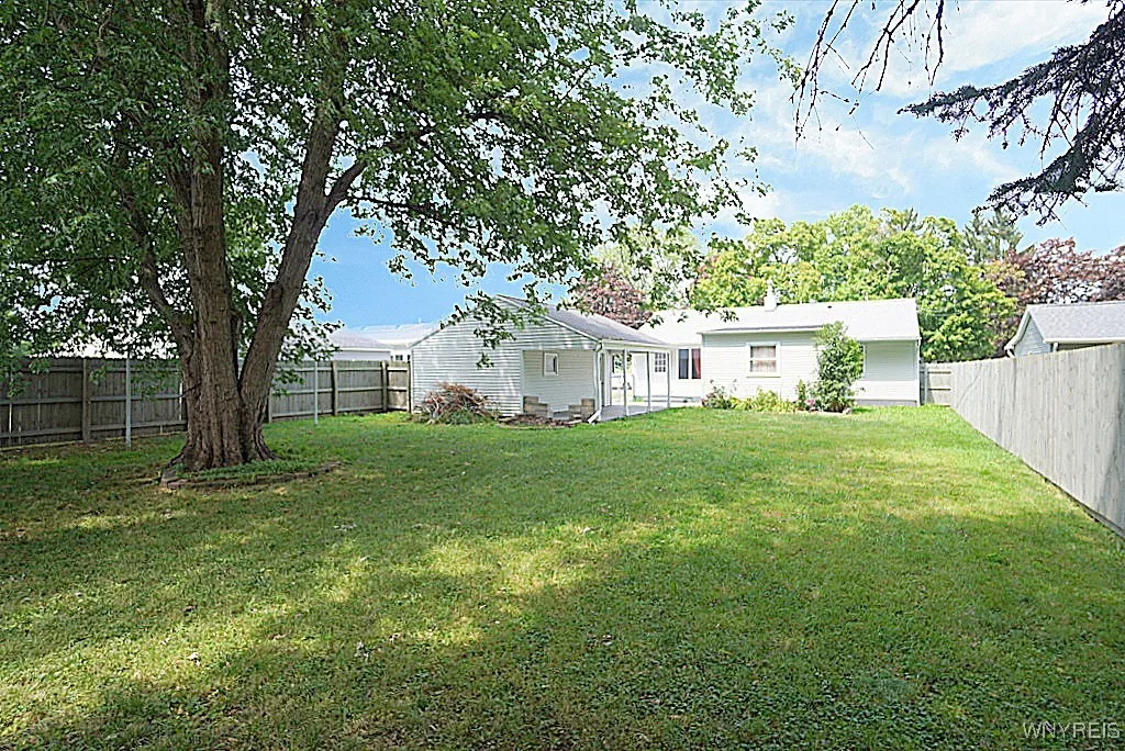 backyard w/ privacy fence