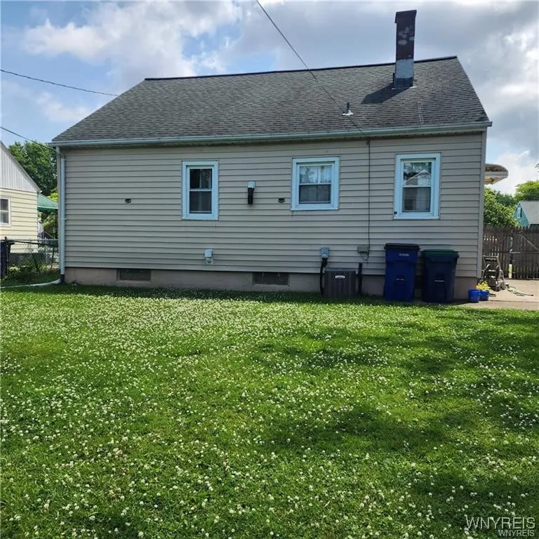 526 Capen Boulevard, Amherst, New York 14226, Amherst, New York 14226, 3 Bedrooms Bedrooms, 6 Rooms Rooms,1 BathroomBathrooms,Residential Lease,For Rent,526 Capen Boulevard, Amherst, New York 14226,B1629961