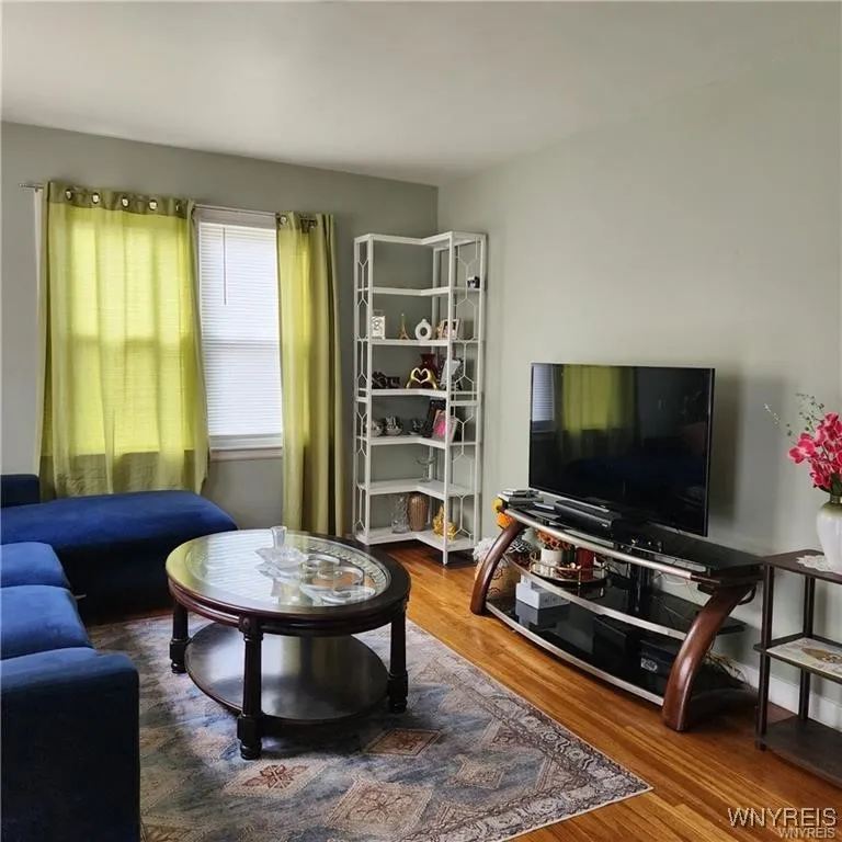 526 Capen Boulevard, Amherst, New York 14226, Amherst, New York 14226, 3 Bedrooms Bedrooms, 6 Rooms Rooms,1 BathroomBathrooms,Residential Lease,For Rent,526 Capen Boulevard, Amherst, New York 14226,B1629961