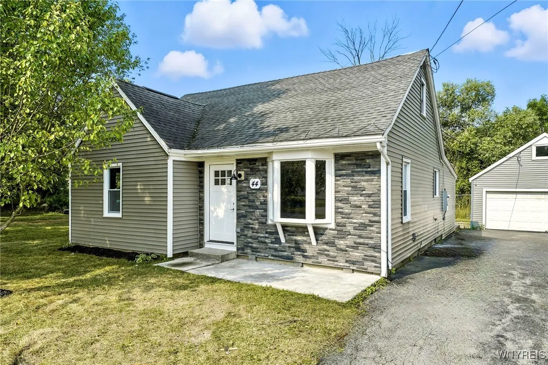 44 Hanover Street, Tonawanda, New York 14150, Tonawanda, New York 14150, 4 Bedrooms Bedrooms, 10 Rooms Rooms,1 BathroomBathrooms,Residential,Closed,44 Hanover Street, Tonawanda, New York 14150,0,B1628376