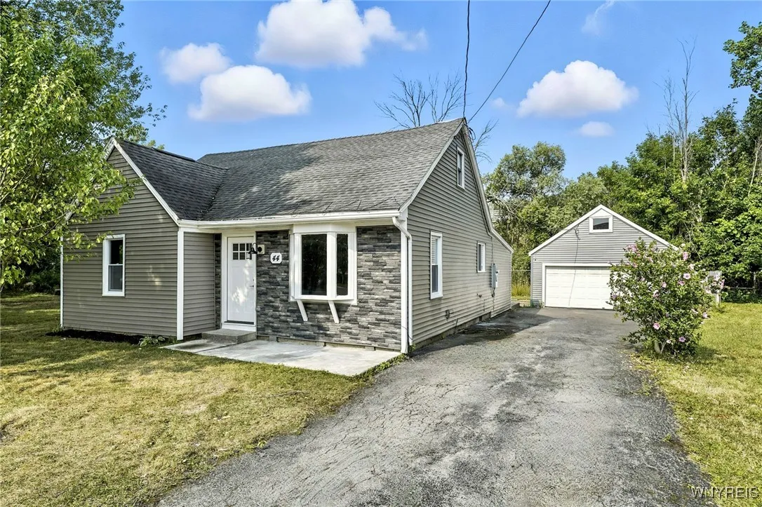 44 Hanover Street, Tonawanda, New York 14150, Tonawanda, New York 14150, 4 Bedrooms Bedrooms, 10 Rooms Rooms,1 BathroomBathrooms,Residential,Closed,44 Hanover Street, Tonawanda, New York 14150,0,B1628376