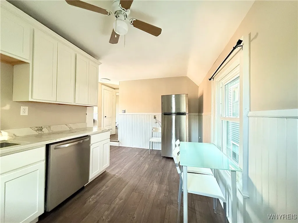 460 Rhode Island Street Upper, Buffalo, New York 1, Buffalo, New York 14213, 2 Bedrooms Bedrooms, 5 Rooms Rooms,1 BathroomBathrooms,Residential Lease,For Rent,460 Rhode Island Street Upper, Buffalo, New York 1,B1625213