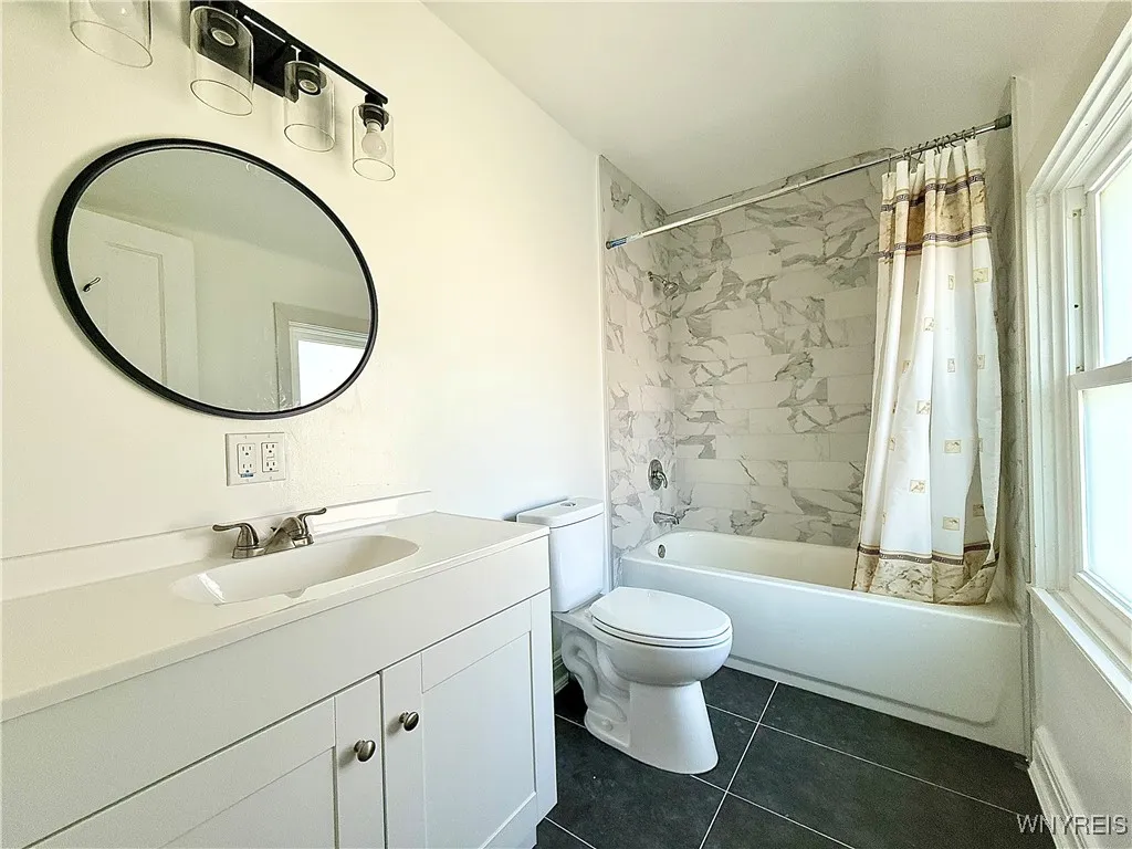 460 Rhode Island Street Upper, Buffalo, New York 1, Buffalo, New York 14213, 2 Bedrooms Bedrooms, 5 Rooms Rooms,1 BathroomBathrooms,Residential Lease,For Rent,460 Rhode Island Street Upper, Buffalo, New York 1,B1625213