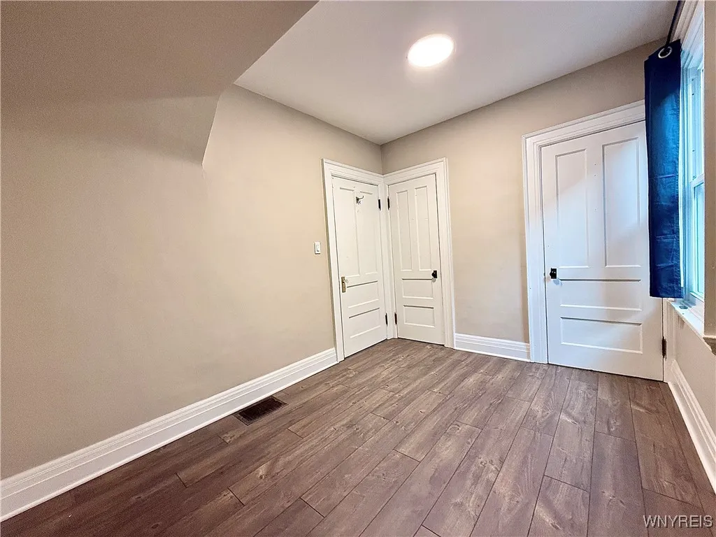460 Rhode Island Street Upper, Buffalo, New York 1, Buffalo, New York 14213, 2 Bedrooms Bedrooms, 5 Rooms Rooms,1 BathroomBathrooms,Residential Lease,For Rent,460 Rhode Island Street Upper, Buffalo, New York 1,B1625213