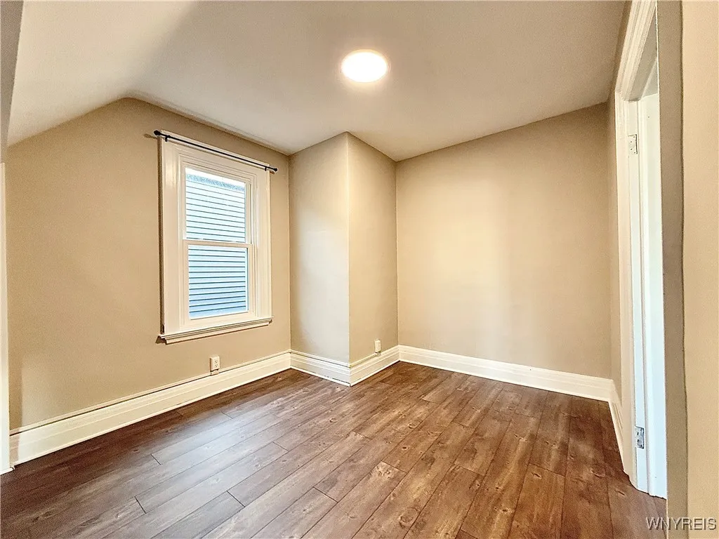 460 Rhode Island Street Upper, Buffalo, New York 1, Buffalo, New York 14213, 2 Bedrooms Bedrooms, 5 Rooms Rooms,1 BathroomBathrooms,Residential Lease,For Rent,460 Rhode Island Street Upper, Buffalo, New York 1,B1625213