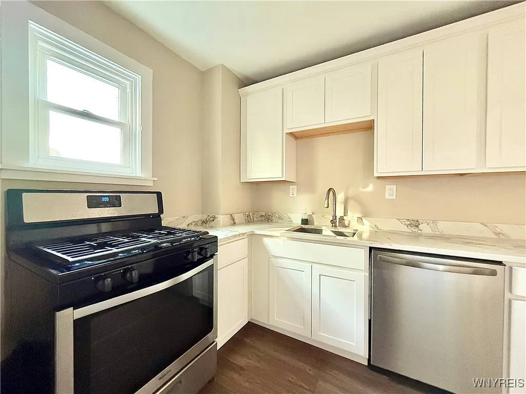 460 Rhode Island Street Upper, Buffalo, New York 1, Buffalo, New York 14213, 2 Bedrooms Bedrooms, 5 Rooms Rooms,1 BathroomBathrooms,Residential Lease,For Rent,460 Rhode Island Street Upper, Buffalo, New York 1,B1625213