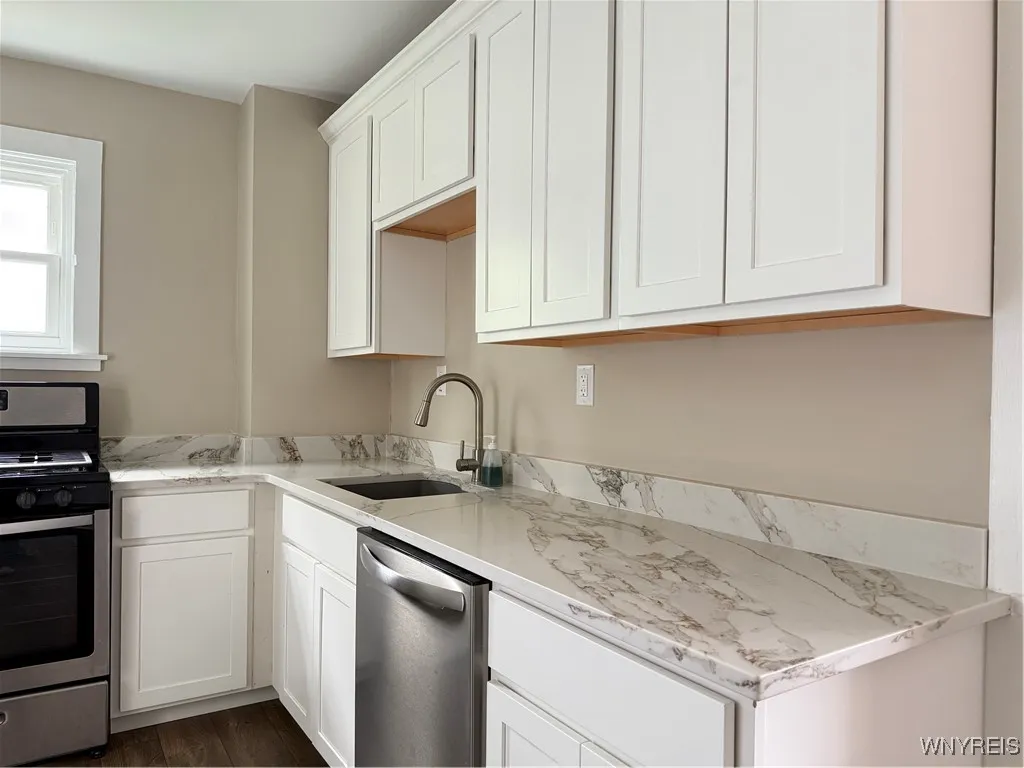 460 Rhode Island Street Upper, Buffalo, New York 1, Buffalo, New York 14213, 2 Bedrooms Bedrooms, 5 Rooms Rooms,1 BathroomBathrooms,Residential Lease,For Rent,460 Rhode Island Street Upper, Buffalo, New York 1,B1625213