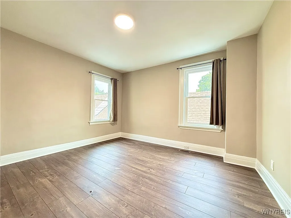 460 Rhode Island Street Upper, Buffalo, New York 1, Buffalo, New York 14213, 2 Bedrooms Bedrooms, 5 Rooms Rooms,1 BathroomBathrooms,Residential Lease,For Rent,460 Rhode Island Street Upper, Buffalo, New York 1,B1625213