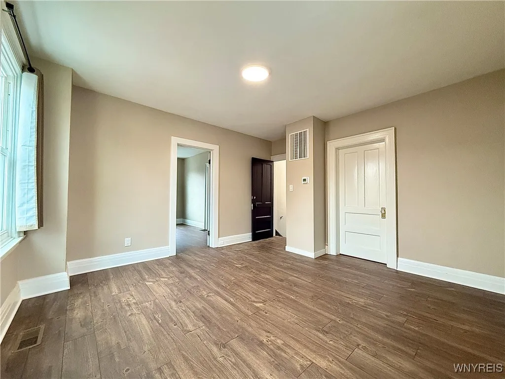 460 Rhode Island Street Upper, Buffalo, New York 1, Buffalo, New York 14213, 2 Bedrooms Bedrooms, 5 Rooms Rooms,1 BathroomBathrooms,Residential Lease,For Rent,460 Rhode Island Street Upper, Buffalo, New York 1,B1625213