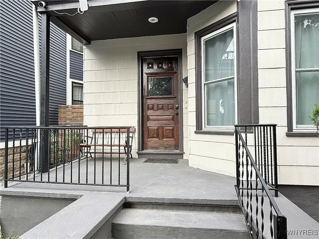 460 Rhode Island Street Upper, Buffalo, New York 1, Buffalo, New York 14213, 2 Bedrooms Bedrooms, 5 Rooms Rooms,1 BathroomBathrooms,Residential Lease,For Rent,460 Rhode Island Street Upper, Buffalo, New York 1,B1625213