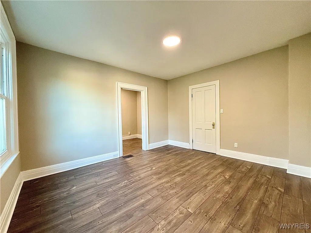 460 Rhode Island Street Upper, Buffalo, New York 1, Buffalo, New York 14213, 2 Bedrooms Bedrooms, 5 Rooms Rooms,1 BathroomBathrooms,Residential Lease,For Rent,460 Rhode Island Street Upper, Buffalo, New York 1,B1625213