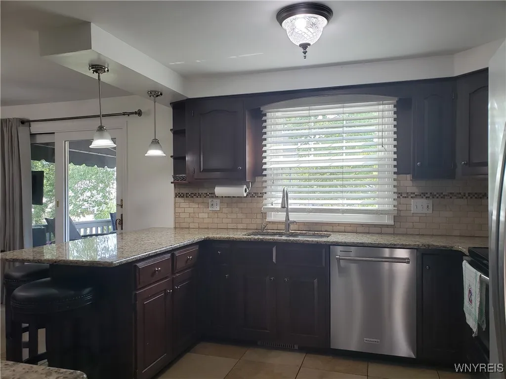 329 Laurie Lane, Grand Island, New York 14072, Grand Island, New York 14072, 3 Bedrooms Bedrooms, 8 Rooms Rooms,3 BathroomsBathrooms,Residential,For Sale,329 Laurie Lane, Grand Island, New York 14072,B1629923
