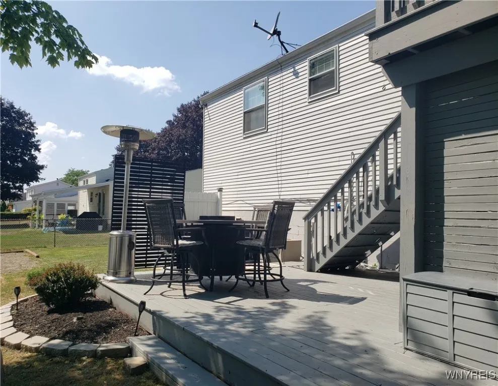 329 Laurie Lane, Grand Island, New York 14072, Grand Island, New York 14072, 3 Bedrooms Bedrooms, 8 Rooms Rooms,3 BathroomsBathrooms,Residential,For Sale,329 Laurie Lane, Grand Island, New York 14072,B1629923