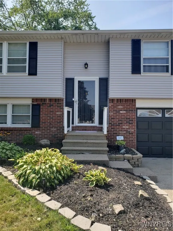 329 Laurie Lane, Grand Island, New York 14072, Grand Island, New York 14072, 3 Bedrooms Bedrooms, 8 Rooms Rooms,3 BathroomsBathrooms,Residential,For Sale,329 Laurie Lane, Grand Island, New York 14072,B1629923