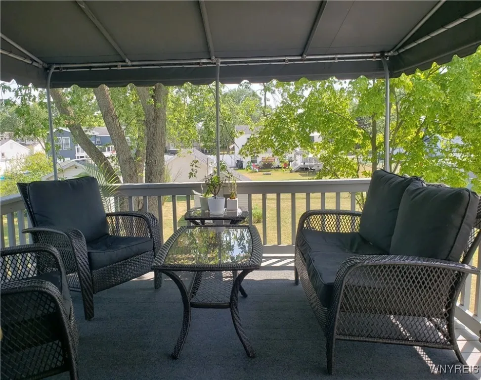 329 Laurie Lane, Grand Island, New York 14072, Grand Island, New York 14072, 3 Bedrooms Bedrooms, 8 Rooms Rooms,3 BathroomsBathrooms,Residential,For Sale,329 Laurie Lane, Grand Island, New York 14072,B1629923