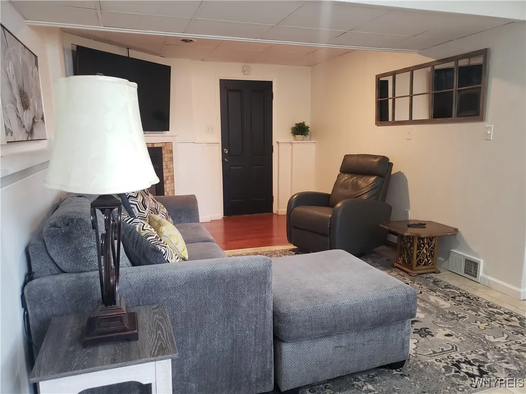 329 Laurie Lane, Grand Island, New York 14072, Grand Island, New York 14072, 3 Bedrooms Bedrooms, 8 Rooms Rooms,3 BathroomsBathrooms,Residential,For Sale,329 Laurie Lane, Grand Island, New York 14072,B1629923