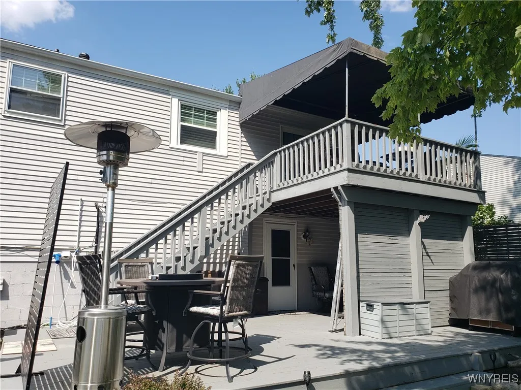 329 Laurie Lane, Grand Island, New York 14072, Grand Island, New York 14072, 3 Bedrooms Bedrooms, 8 Rooms Rooms,3 BathroomsBathrooms,Residential,For Sale,329 Laurie Lane, Grand Island, New York 14072,B1629923