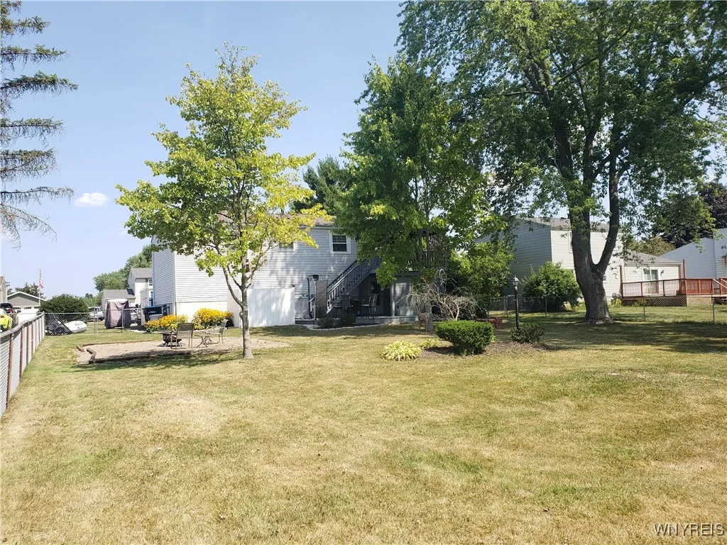 329 Laurie Lane, Grand Island, New York 14072, Grand Island, New York 14072, 3 Bedrooms Bedrooms, 8 Rooms Rooms,3 BathroomsBathrooms,Residential,For Sale,329 Laurie Lane, Grand Island, New York 14072,B1629923