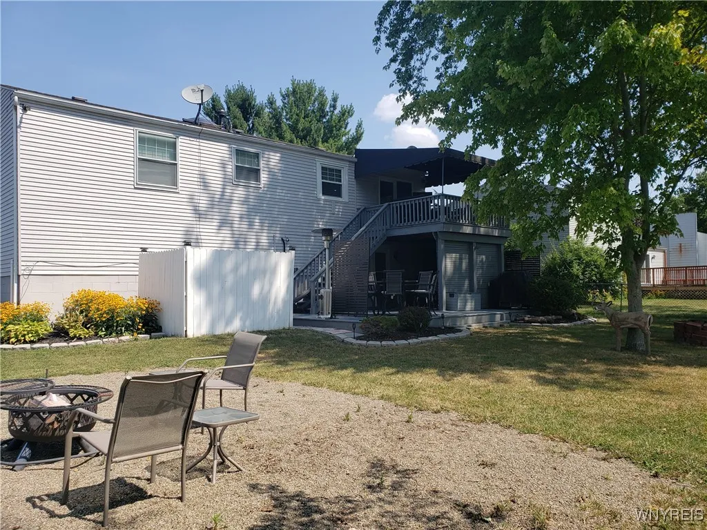 329 Laurie Lane, Grand Island, New York 14072, Grand Island, New York 14072, 3 Bedrooms Bedrooms, 8 Rooms Rooms,3 BathroomsBathrooms,Residential,For Sale,329 Laurie Lane, Grand Island, New York 14072,B1629923