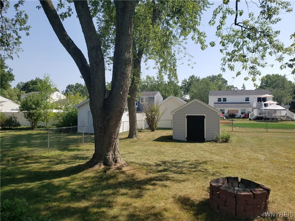 329 Laurie Lane, Grand Island, New York 14072, Grand Island, New York 14072, 3 Bedrooms Bedrooms, 8 Rooms Rooms,3 BathroomsBathrooms,Residential,For Sale,329 Laurie Lane, Grand Island, New York 14072,B1629923