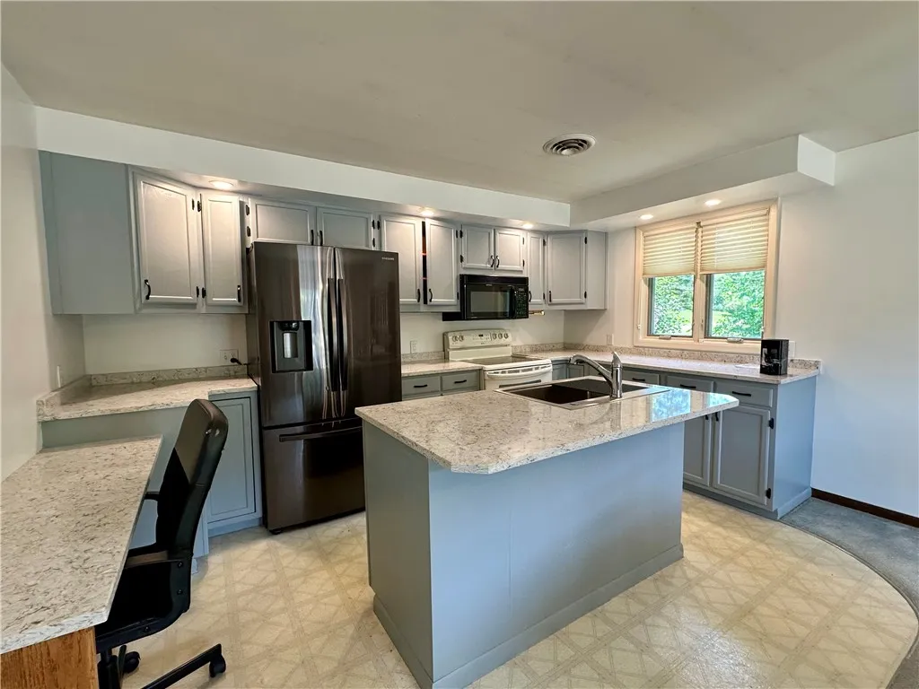 529 Interstate Parkway, Foster Town, Pennsylvania, Foster Town, Pennsylvania 16701, 4 Bedrooms Bedrooms, 8 Rooms Rooms,2 BathroomsBathrooms,Residential,Closed,529 Interstate Parkway, Foster Town, Pennsylvania ,0,R1629596