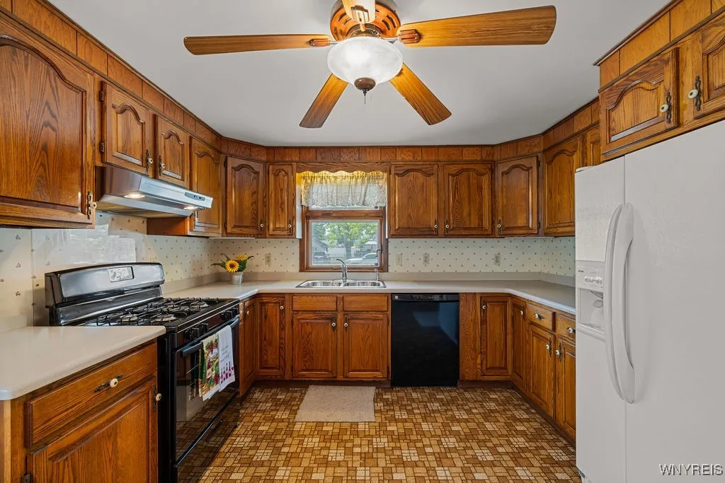 63 Princeton Court, Cheektowaga, New York 14225, Cheektowaga, New York 14225, 3 Bedrooms Bedrooms, 6 Rooms Rooms,1 BathroomBathrooms,Residential,Closed,63 Princeton Court, Cheektowaga, New York 14225,0,B1629922